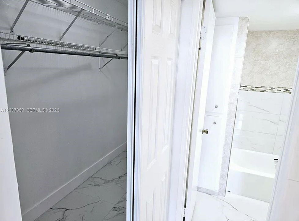 На продажу: $255,000 (2 спален, 2 ванн, 914 Квадратных фут)