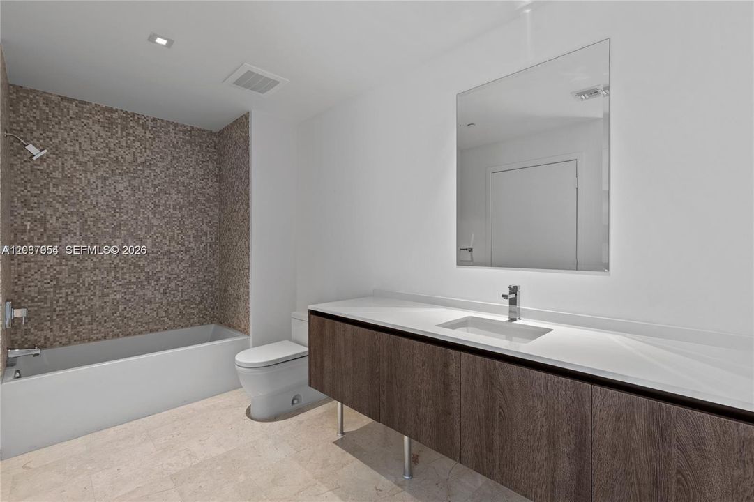 En Venta: $1,235,000 (3 camas, 3 baños, 1771 Pies cuadrados)