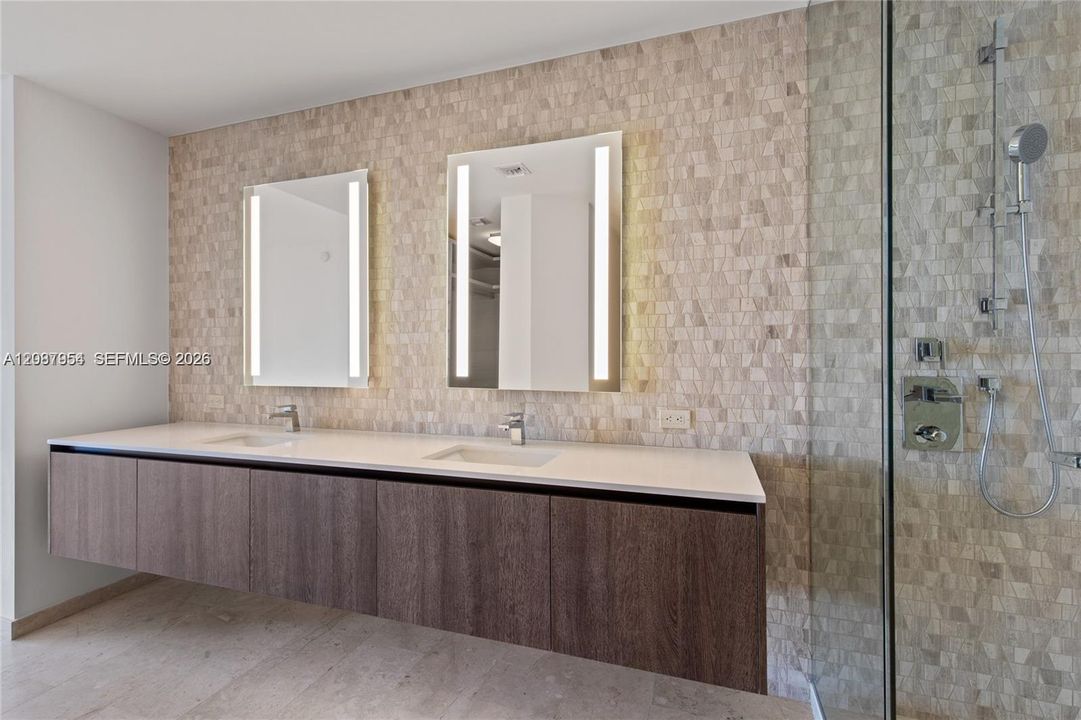 En Venta: $1,235,000 (3 camas, 3 baños, 1771 Pies cuadrados)