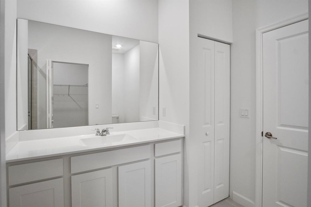 Primary bathroom.jpg-FULL