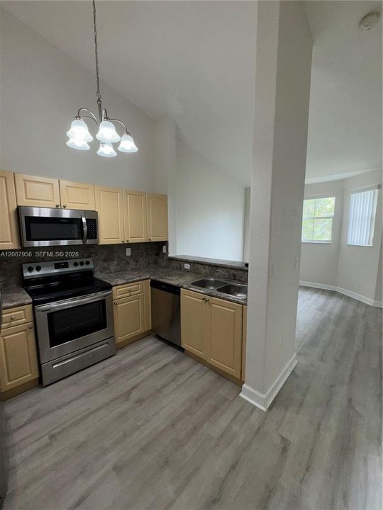 В аренду: $1,750 (2 спален, 2 ванн, 930 Квадратных фут)