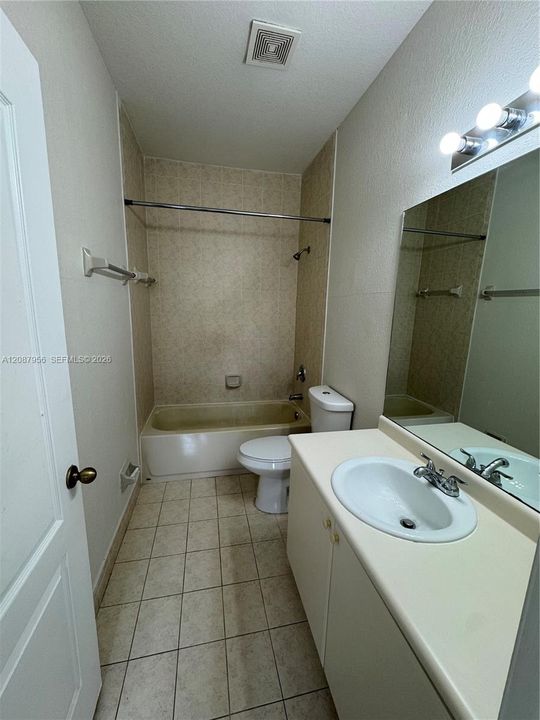 В аренду: $1,750 (2 спален, 2 ванн, 930 Квадратных фут)