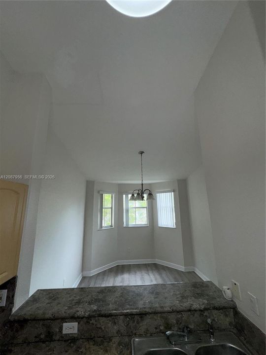 В аренду: $1,750 (2 спален, 2 ванн, 930 Квадратных фут)
