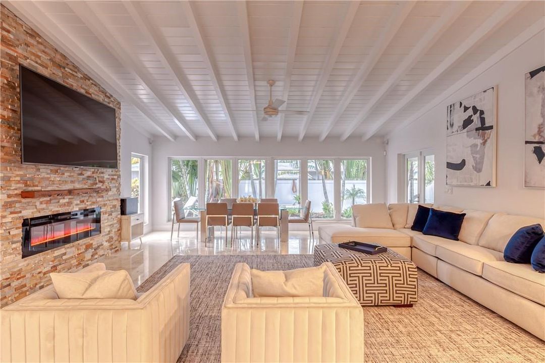 Open layout living / dining room