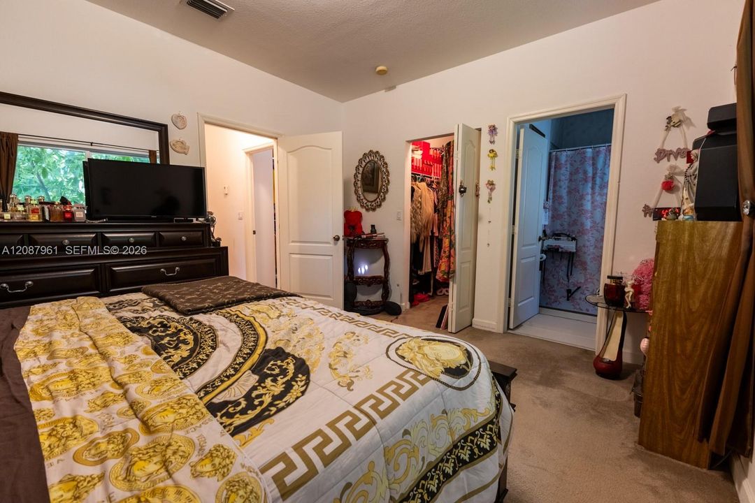 For Sale: $550,000 (3 beds, 2 baths, 1368 Square Feet)