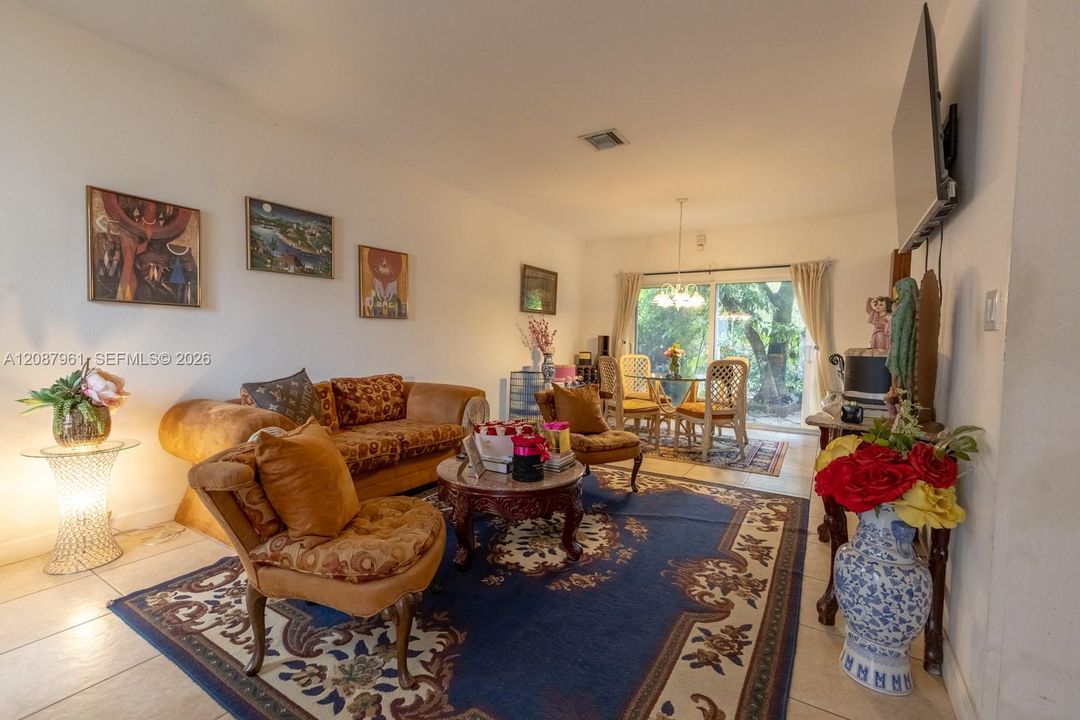 For Sale: $550,000 (3 beds, 2 baths, 1368 Square Feet)