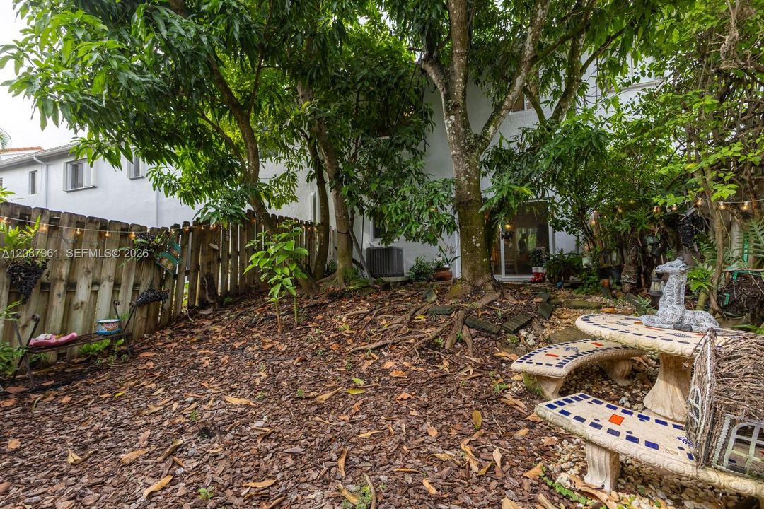 For Sale: $550,000 (3 beds, 2 baths, 1368 Square Feet)