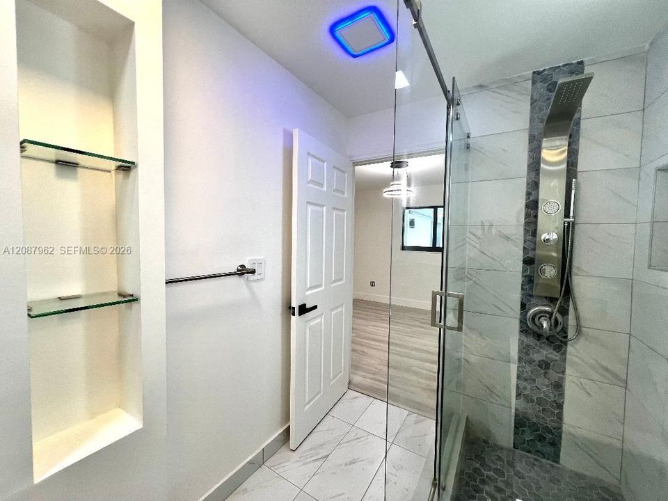 En Renta: $3,950 (3 camas, 2 baños, 1450 Pies cuadrados)