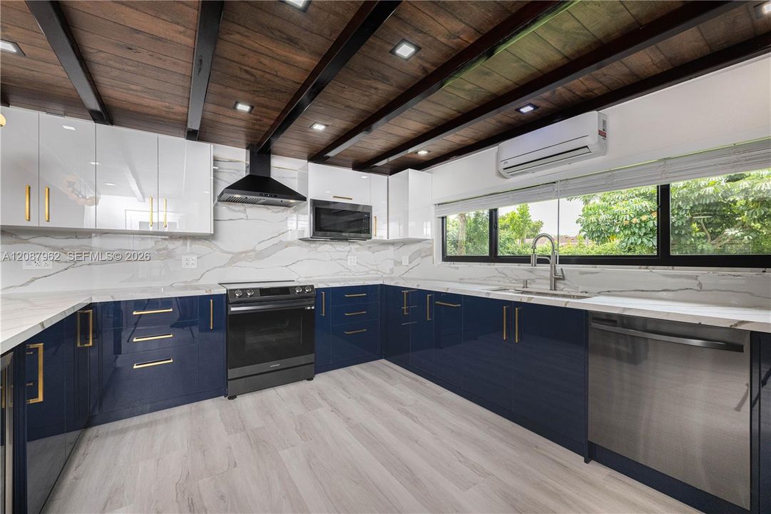 En Renta: $3,950 (3 camas, 2 baños, 1450 Pies cuadrados)