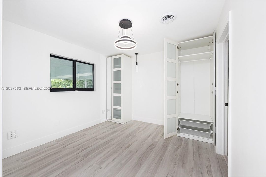En Renta: $3,950 (3 camas, 2 baños, 1450 Pies cuadrados)