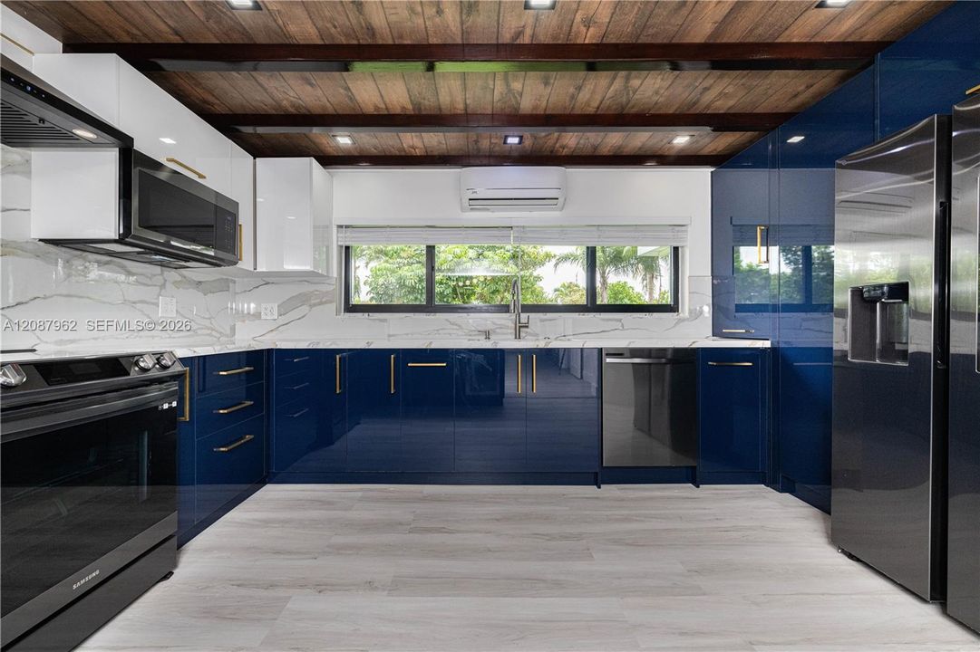 En Renta: $3,950 (3 camas, 2 baños, 1450 Pies cuadrados)