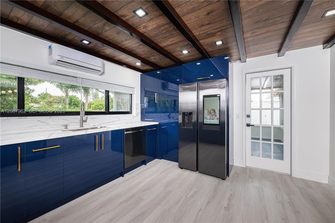 En Renta: $3,950 (3 camas, 2 baños, 1450 Pies cuadrados)