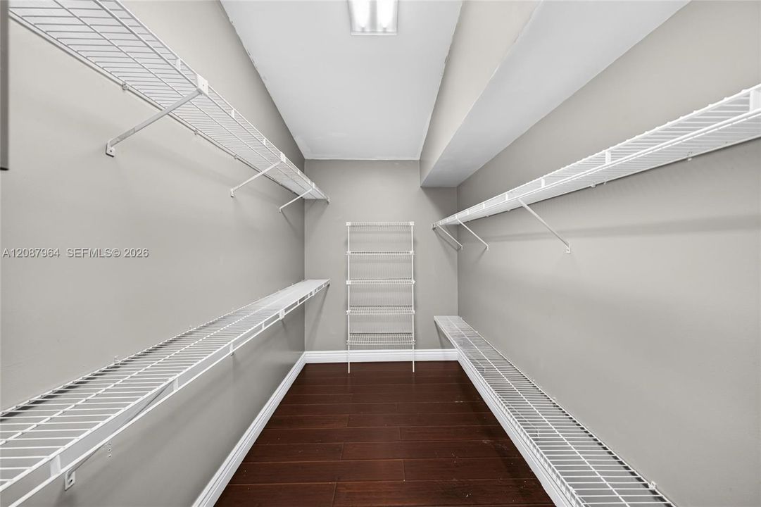 En Renta: $4,800 (3 camas, 2 baños, 2164 Pies cuadrados)