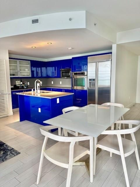 For Sale: $890,000 (2 beds, 2 baths, 1214 Square Feet)