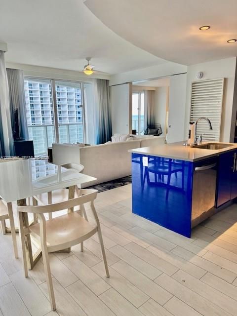 For Sale: $890,000 (2 beds, 2 baths, 1214 Square Feet)
