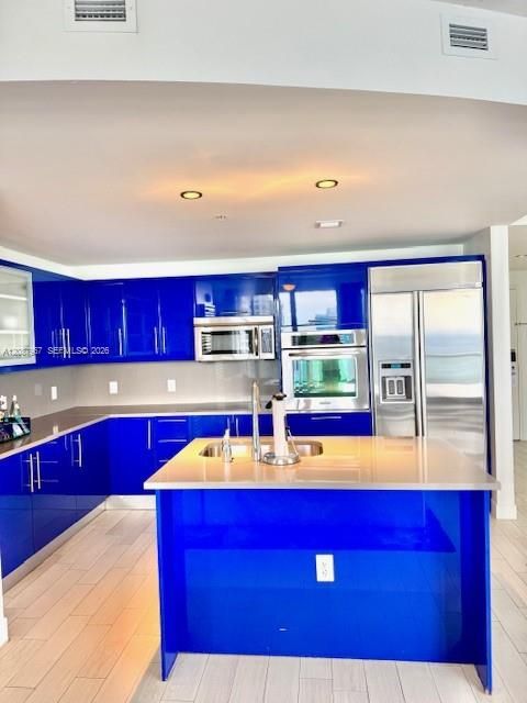 For Sale: $890,000 (2 beds, 2 baths, 1214 Square Feet)