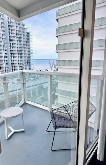 For Sale: $890,000 (2 beds, 2 baths, 1214 Square Feet)