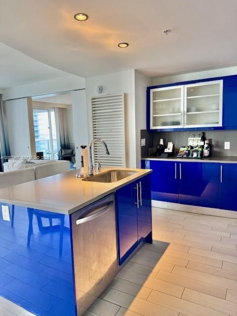 For Sale: $890,000 (2 beds, 2 baths, 1214 Square Feet)