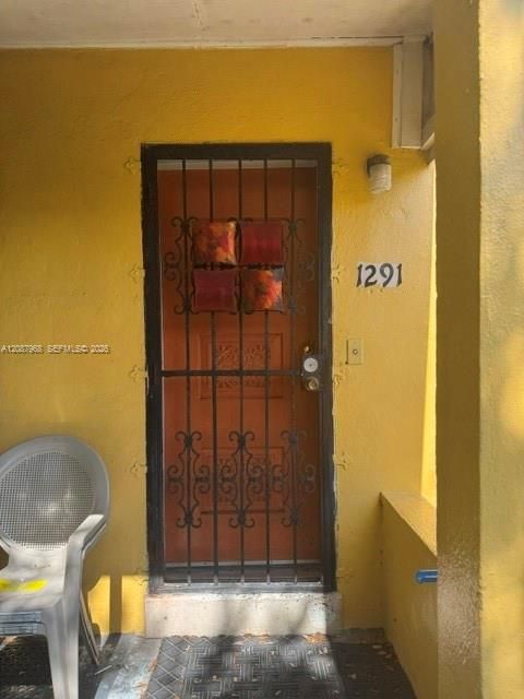 For Rent: $2,200 (2 beds, 1 baths, 750 Square Feet)