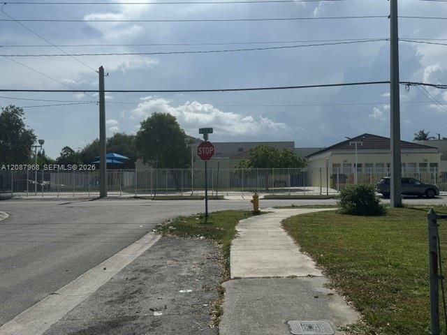 For Rent: $2,200 (2 beds, 1 baths, 750 Square Feet)