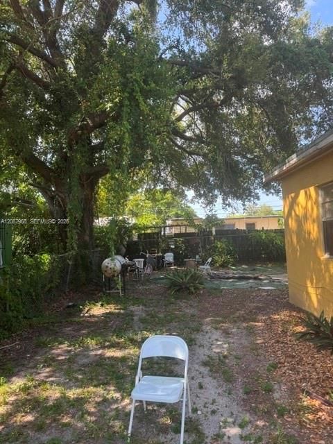 For Rent: $2,200 (2 beds, 1 baths, 750 Square Feet)