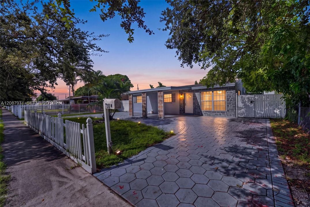 For Sale: $550,000 (4 beds, 2 baths, 1125 Square Feet)
