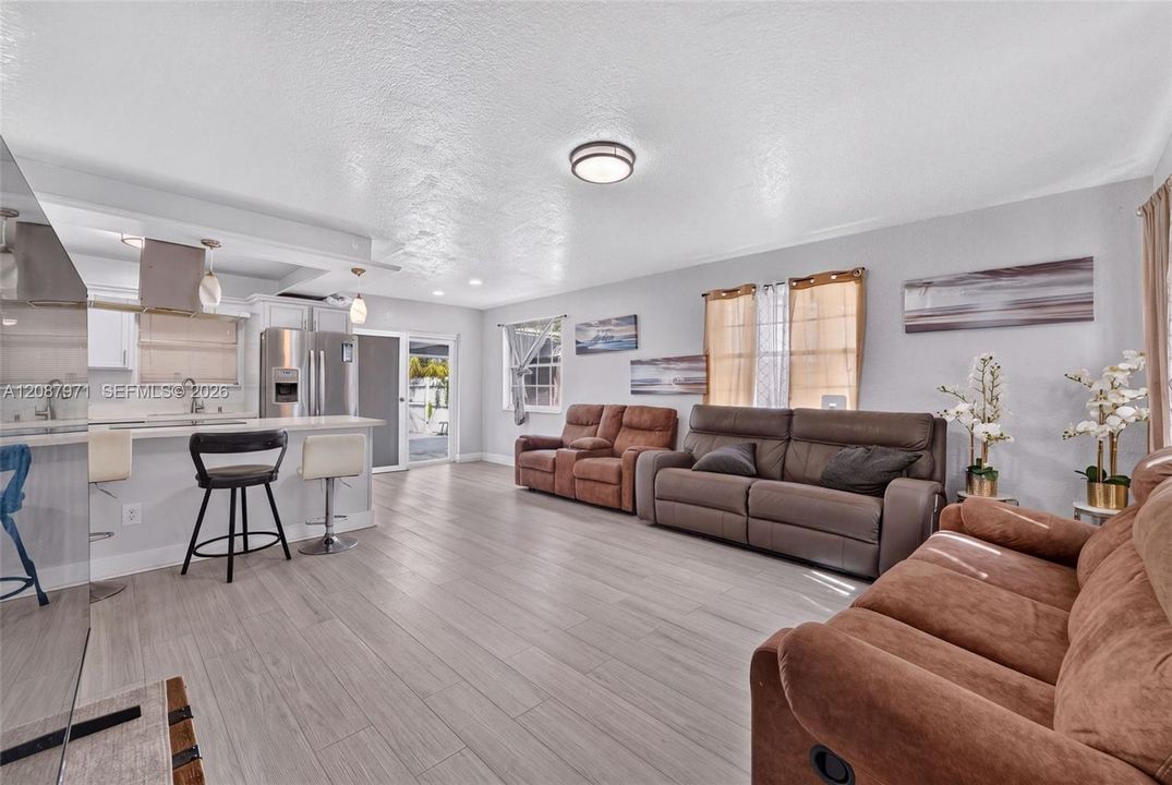 For Sale: $550,000 (4 beds, 2 baths, 1125 Square Feet)
