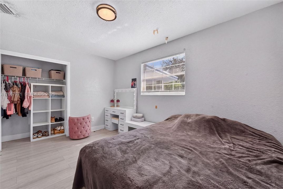 For Sale: $550,000 (4 beds, 2 baths, 1125 Square Feet)