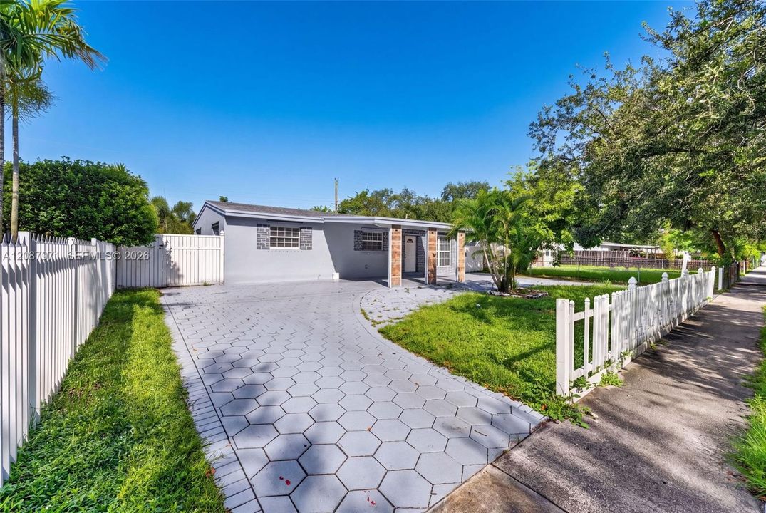 For Sale: $550,000 (4 beds, 2 baths, 1125 Square Feet)