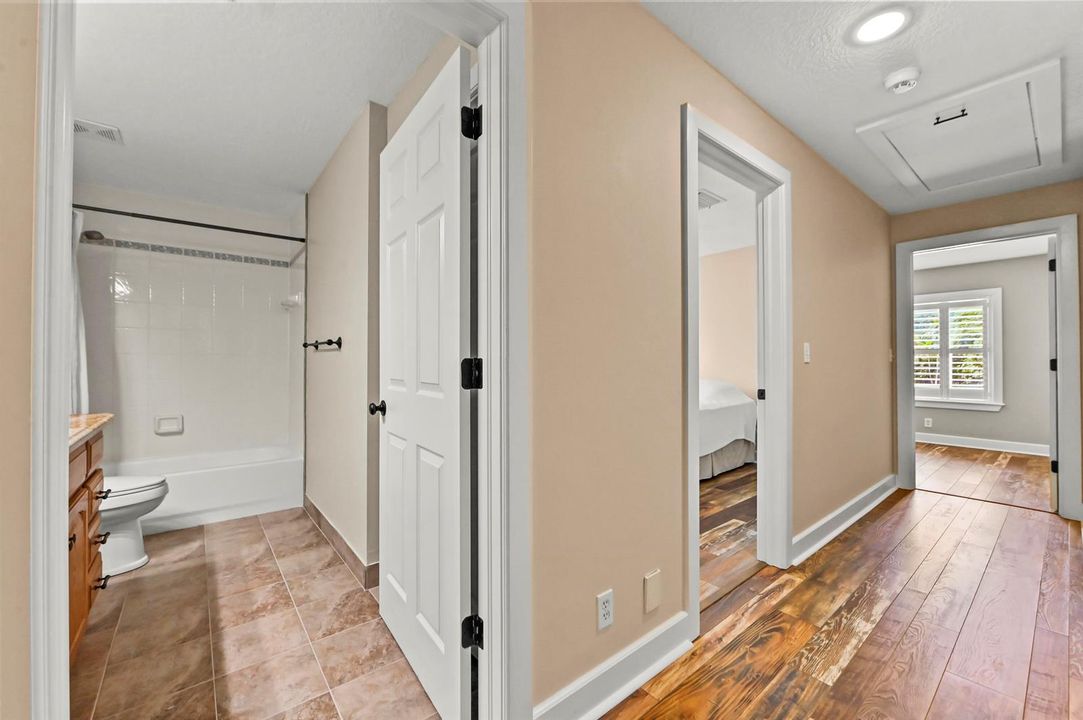 19 Hallway 01