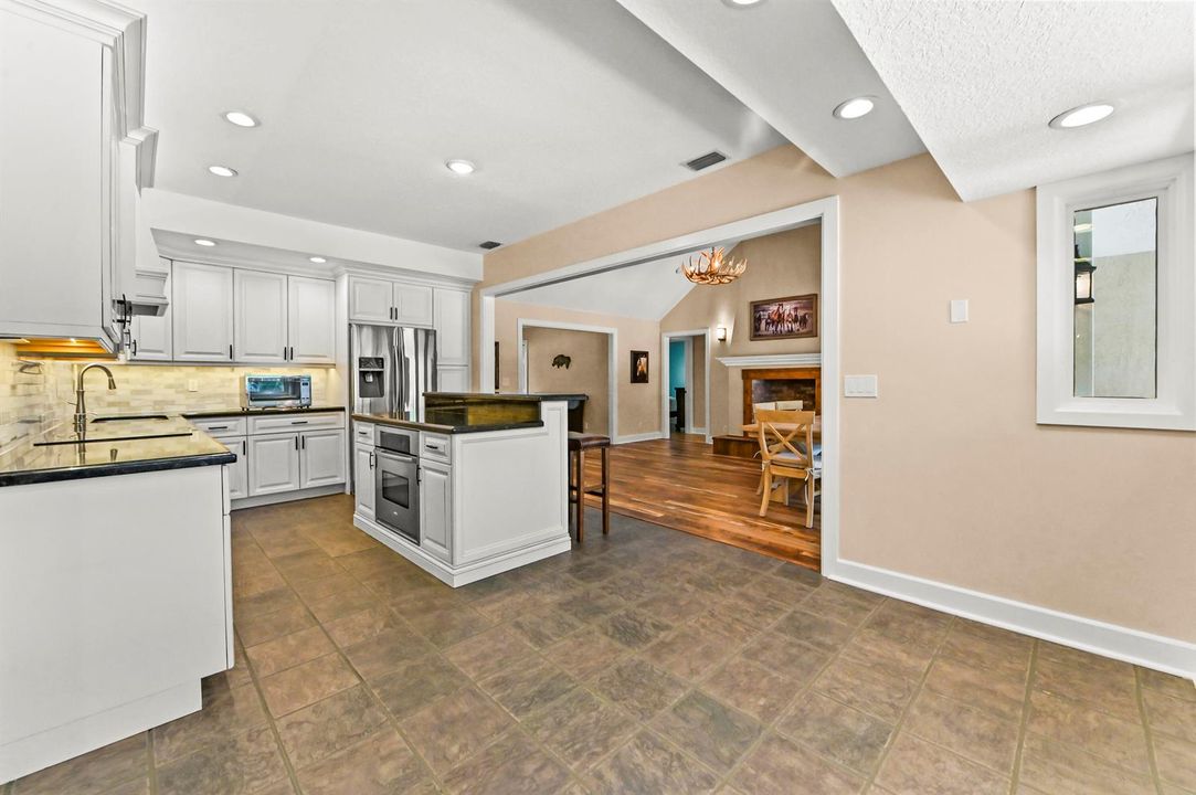 14 Kitchen 02