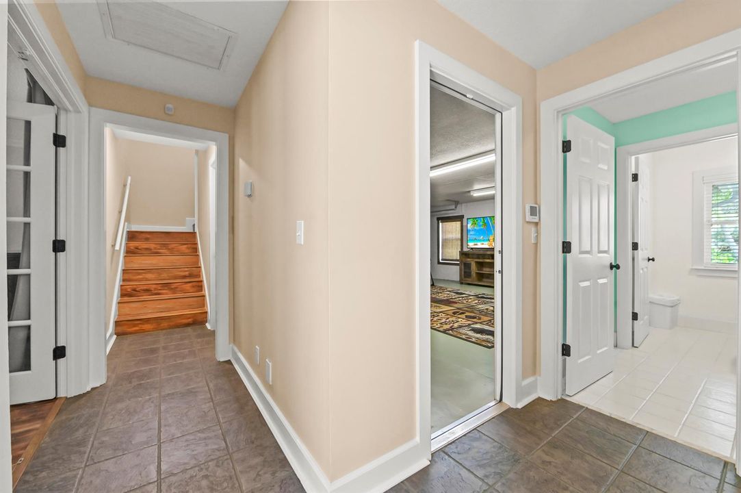 27 Hallway 01