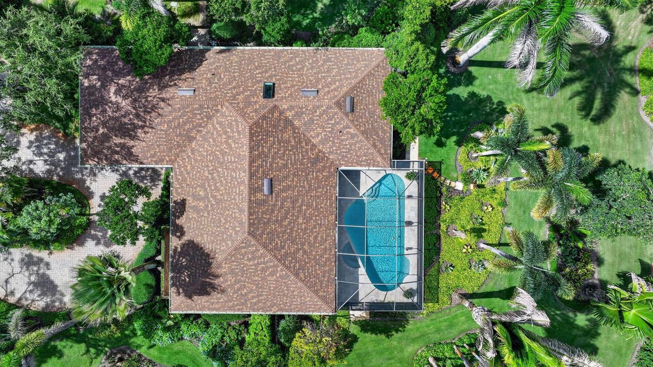Lushly landscaped 1 Acre Lot!