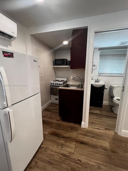 Kitchen/Bathroom layout