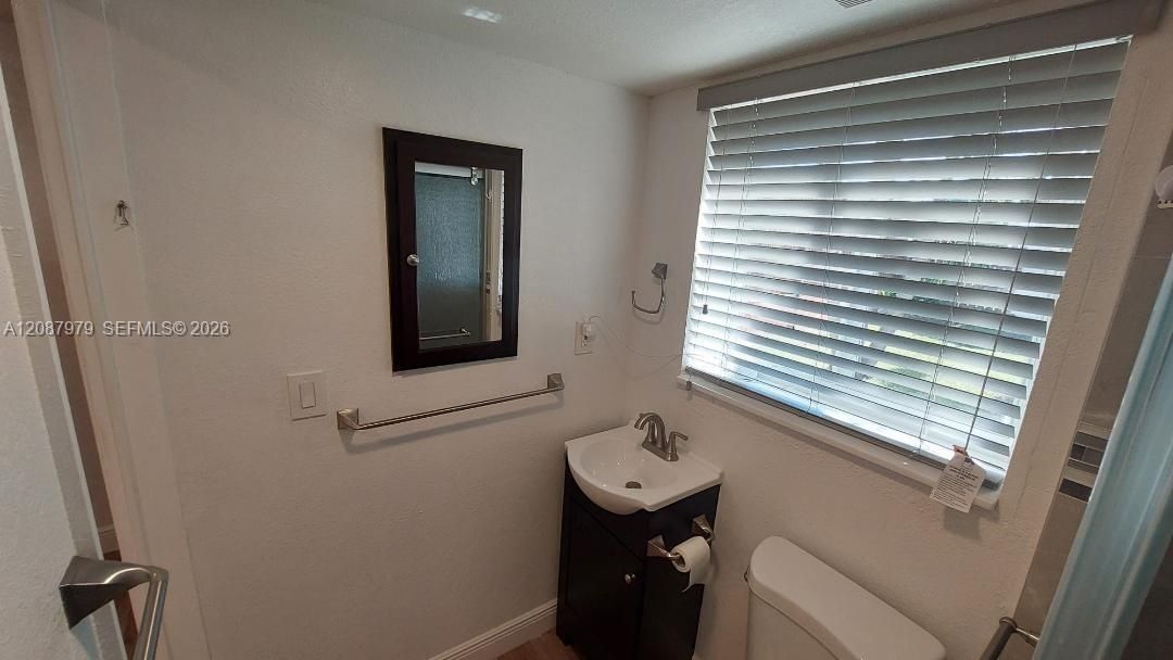 For Rent: $1,700 (0 beds, 1 baths, 435 Square Feet)