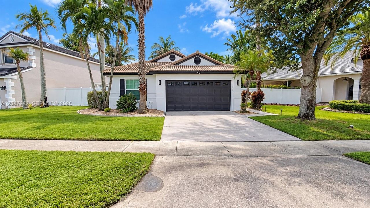 For Sale: $699,900 (3 beds, 2 baths, 1577 Square Feet)
