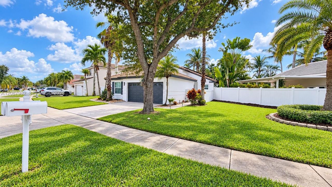 For Sale: $699,900 (3 beds, 2 baths, 1577 Square Feet)