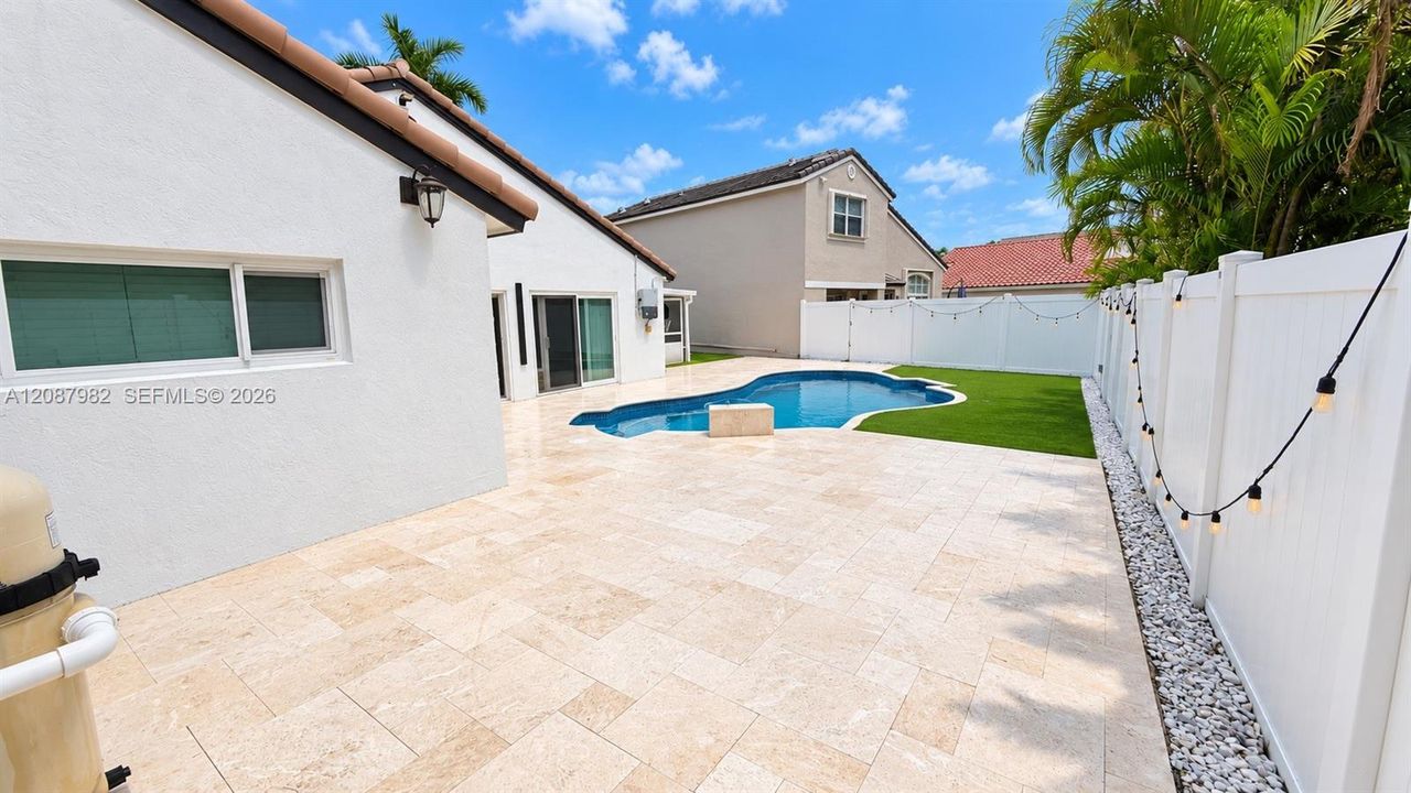 For Sale: $699,900 (3 beds, 2 baths, 1577 Square Feet)
