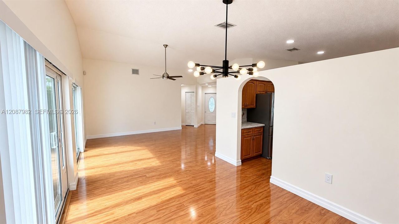 For Sale: $699,900 (3 beds, 2 baths, 1577 Square Feet)