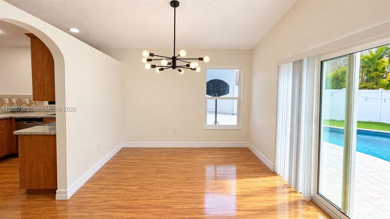 For Sale: $699,900 (3 beds, 2 baths, 1577 Square Feet)