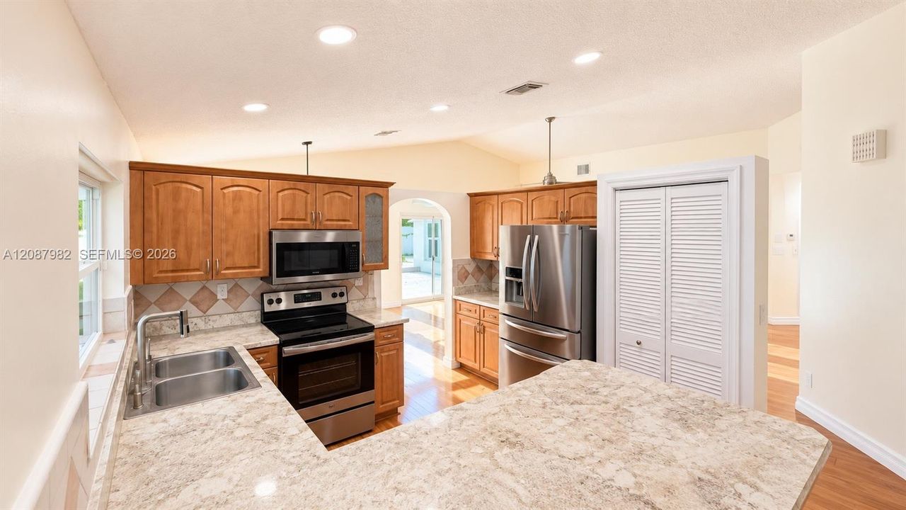For Sale: $699,900 (3 beds, 2 baths, 1577 Square Feet)