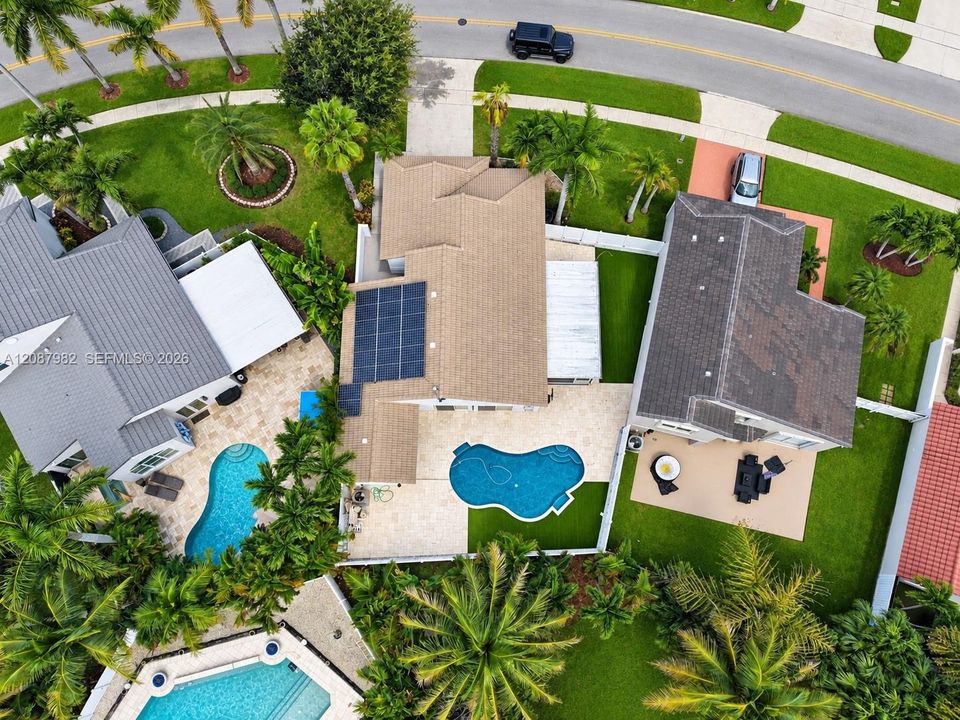 For Sale: $699,900 (3 beds, 2 baths, 1577 Square Feet)