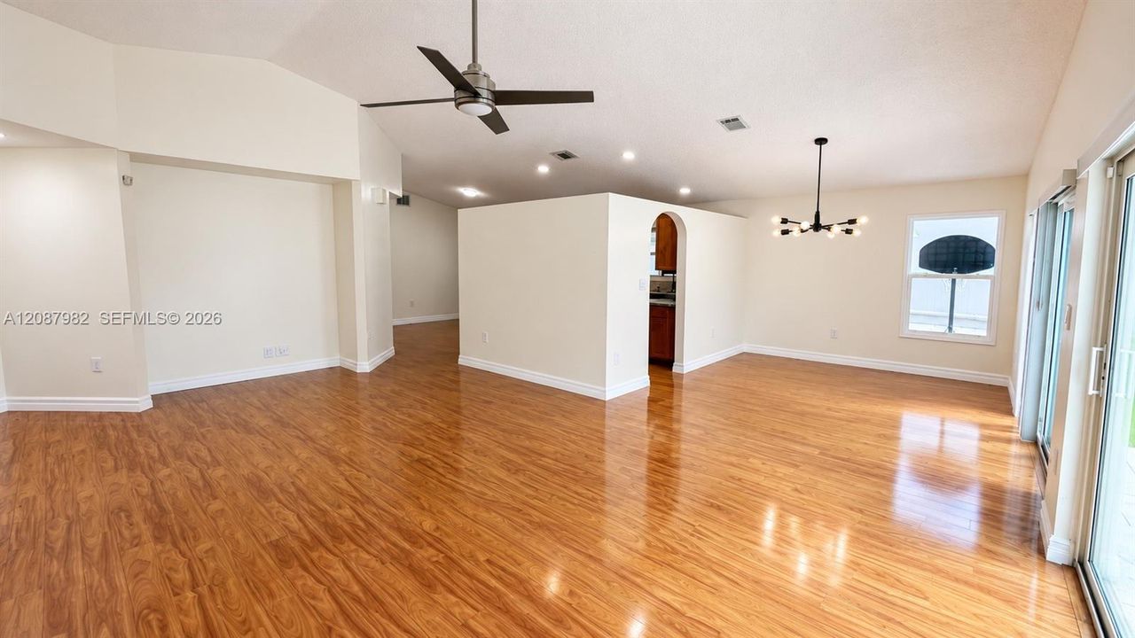 For Sale: $699,900 (3 beds, 2 baths, 1577 Square Feet)