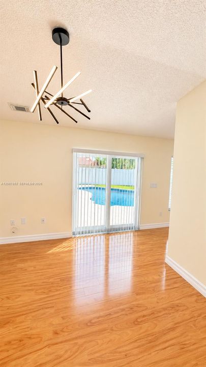 For Sale: $699,900 (3 beds, 2 baths, 1577 Square Feet)