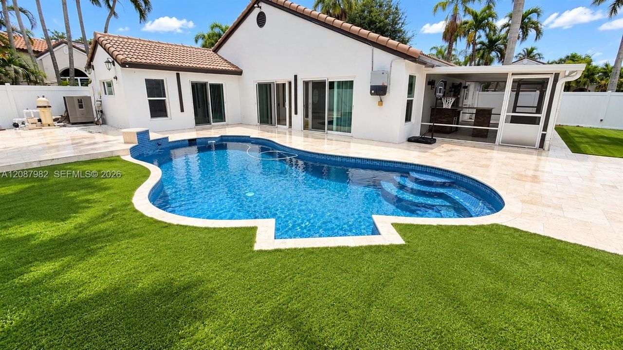 For Sale: $699,900 (3 beds, 2 baths, 1577 Square Feet)