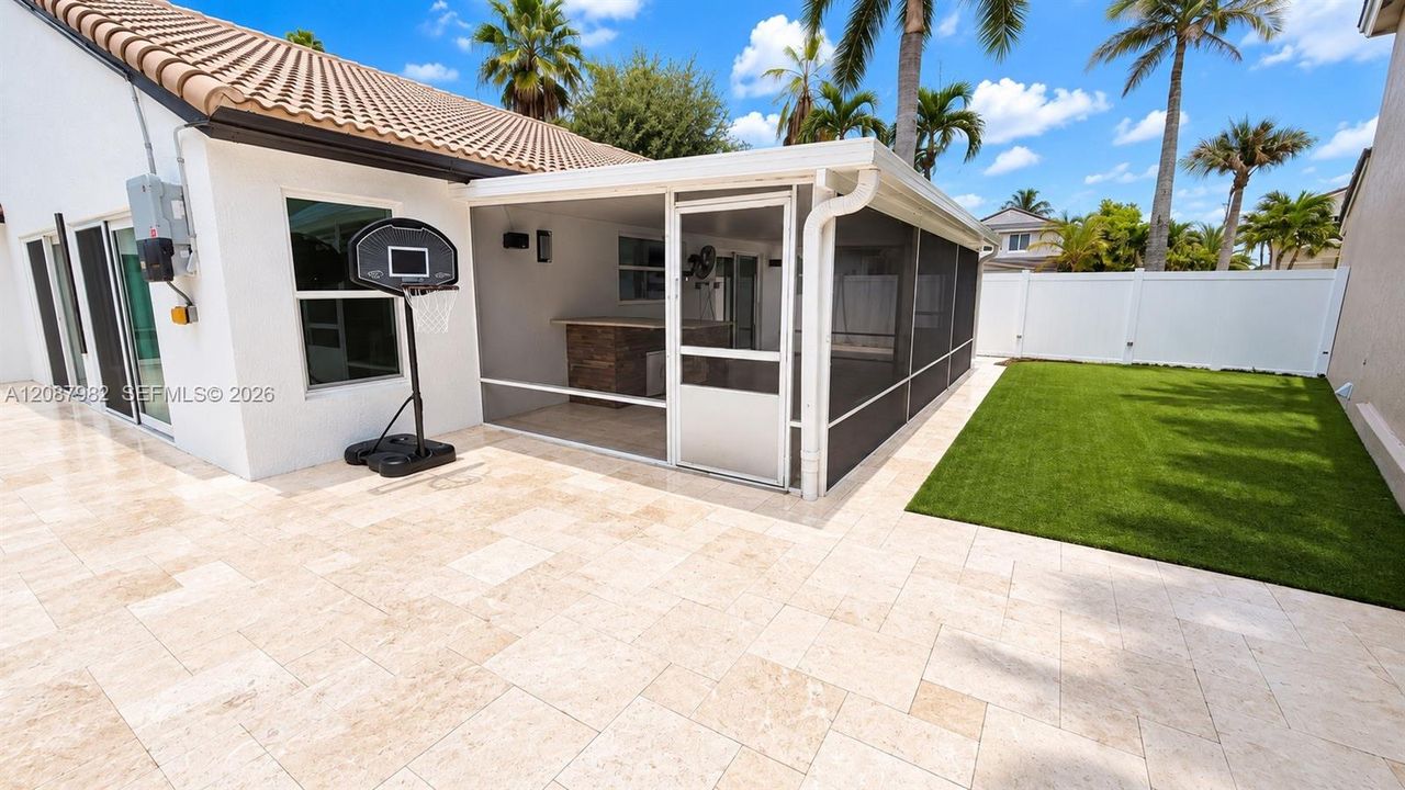 For Sale: $699,900 (3 beds, 2 baths, 1577 Square Feet)