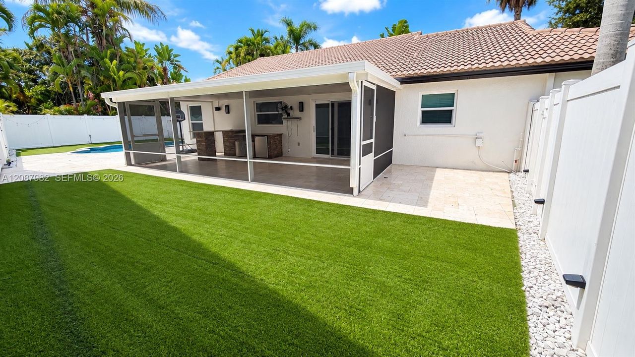 For Sale: $699,900 (3 beds, 2 baths, 1577 Square Feet)