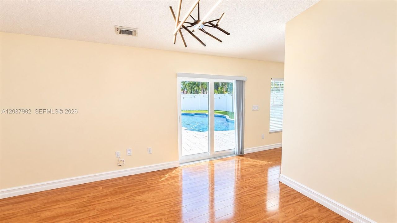 For Sale: $699,900 (3 beds, 2 baths, 1577 Square Feet)