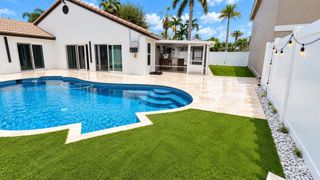For Sale: $699,900 (3 beds, 2 baths, 1577 Square Feet)