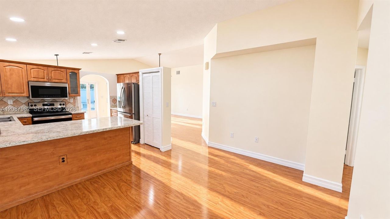 For Sale: $699,900 (3 beds, 2 baths, 1577 Square Feet)